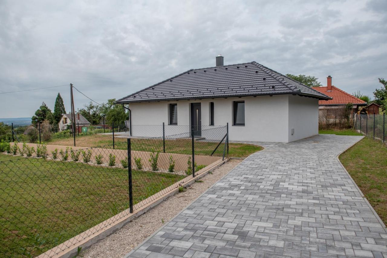 Bridgiet Home Apartman Cserszegtomaj Eksteriør billede